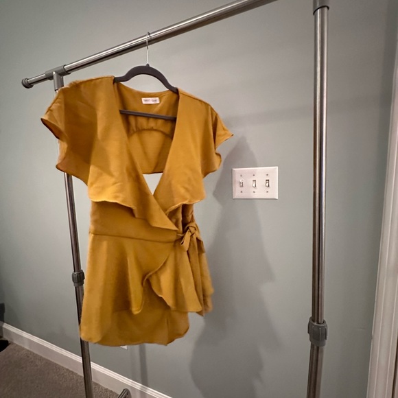 Vestique Yellow Romper - Picture 4 of 5